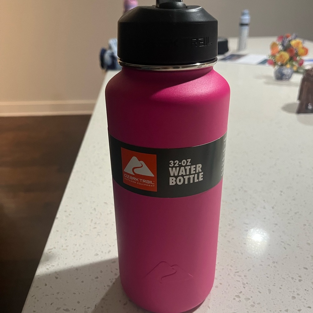 Ozark Trail 32oz Hot Pink Water Bottle